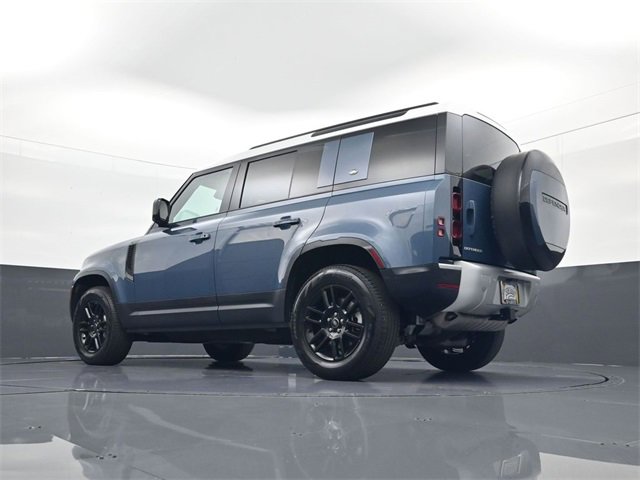 2024 Land Rover Defender 110 S photo 25