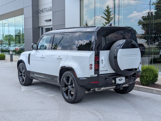 2025 Land Rover Defender 110 X-Dynamic SE photo 3