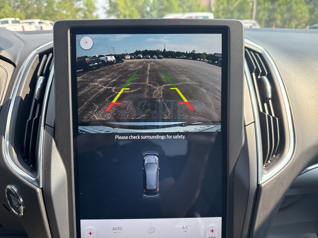 2024 Ford Edge Titanium photo 3