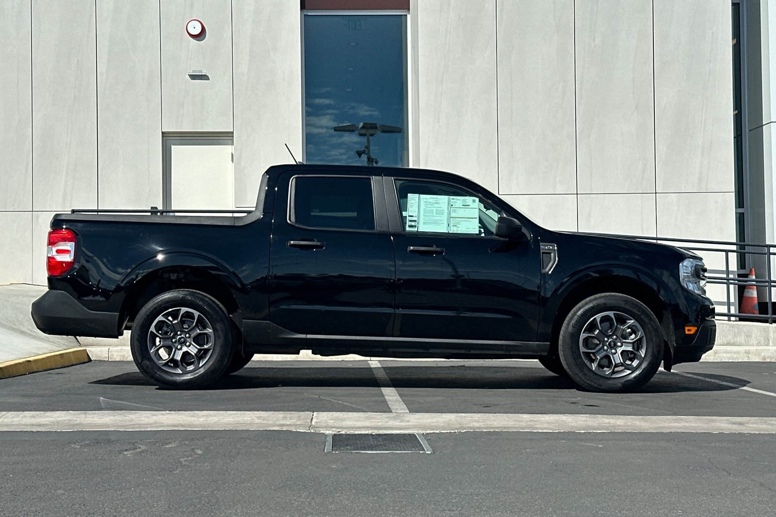 2024 Ford Maverick XLT photo 2