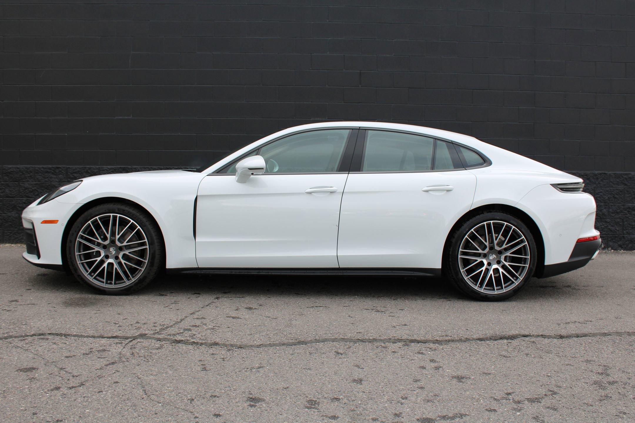 2026 Porsche Panamera 4 photo 2