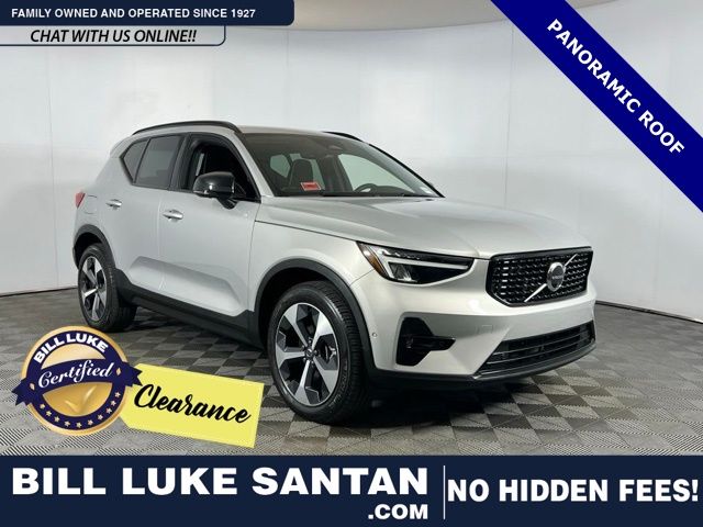 2024 Volvo XC40 Plus's photo