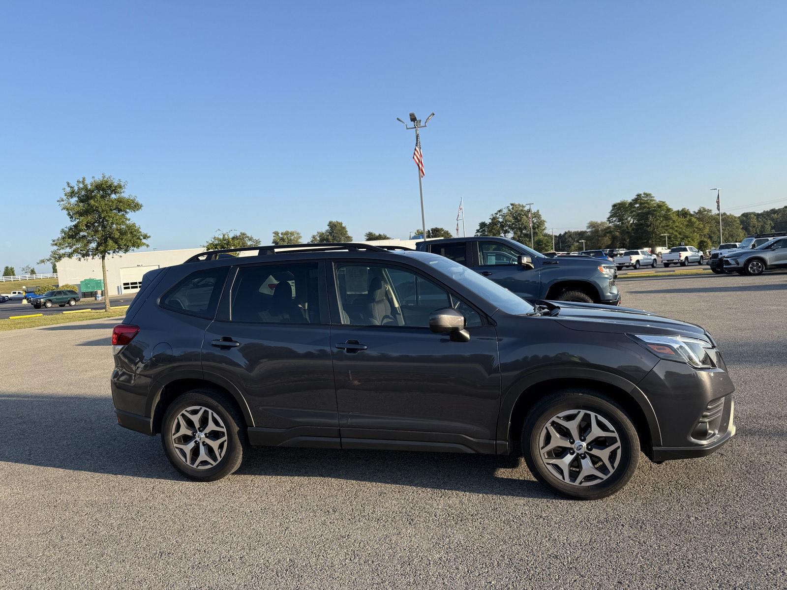 2023 Subaru Forester Premium photo 4