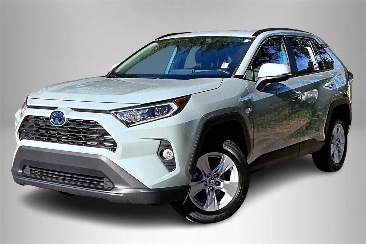 2021 Toyota RAV4 XLE's photo