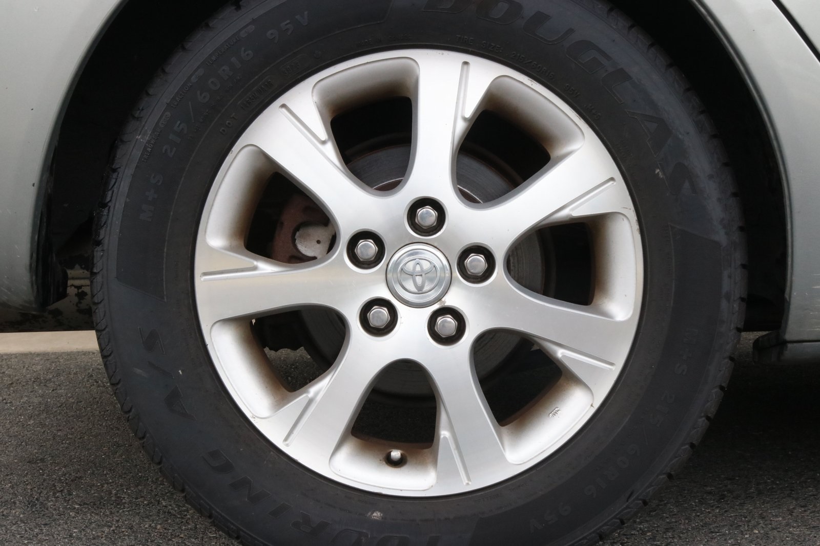 2005 Toyota Camry XLE photo 14