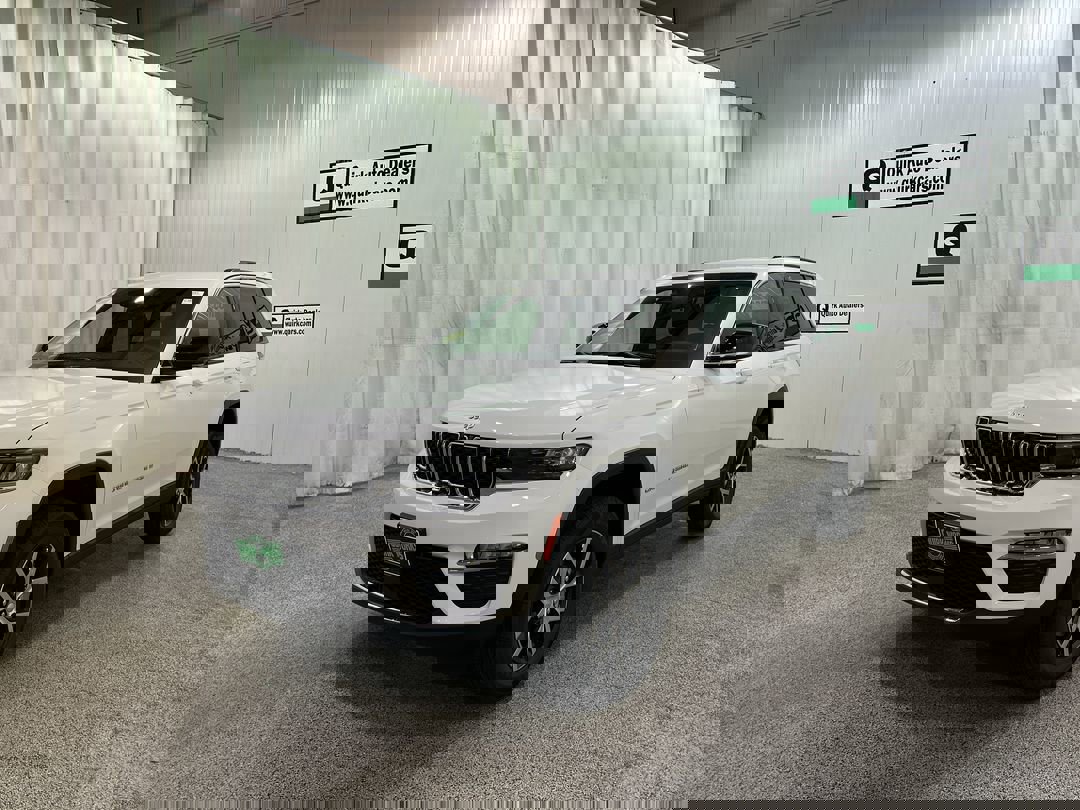 2025 Jeep Grand Cherokee Limited photo 4