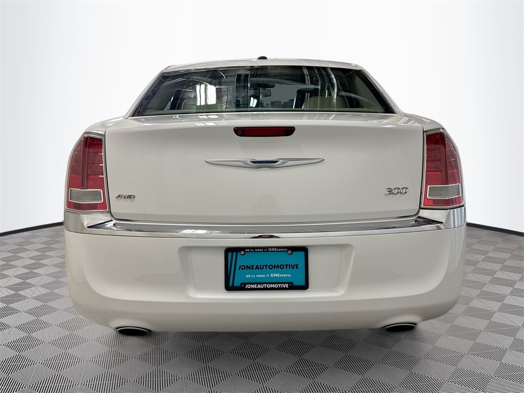 2013 Chrysler 300 Base photo 8