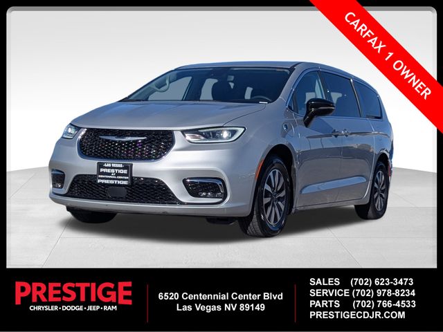 2024 Chrysler Pacifica PHEV Select's photo