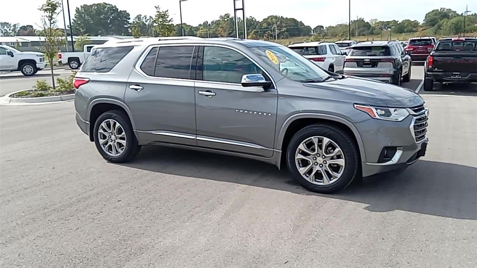 Used 2019 Chevrolet Traverse Premier with VIN 1GNEVKKWXKJ153218 for sale in Kansas City