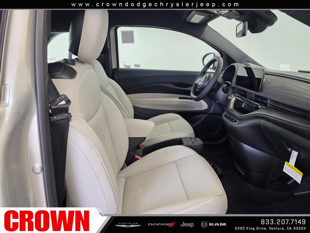 2025 Fiat 500e La Prima photo 9