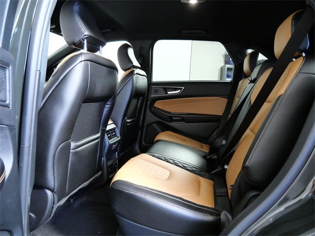 2023 Ford Edge Titanium photo 12