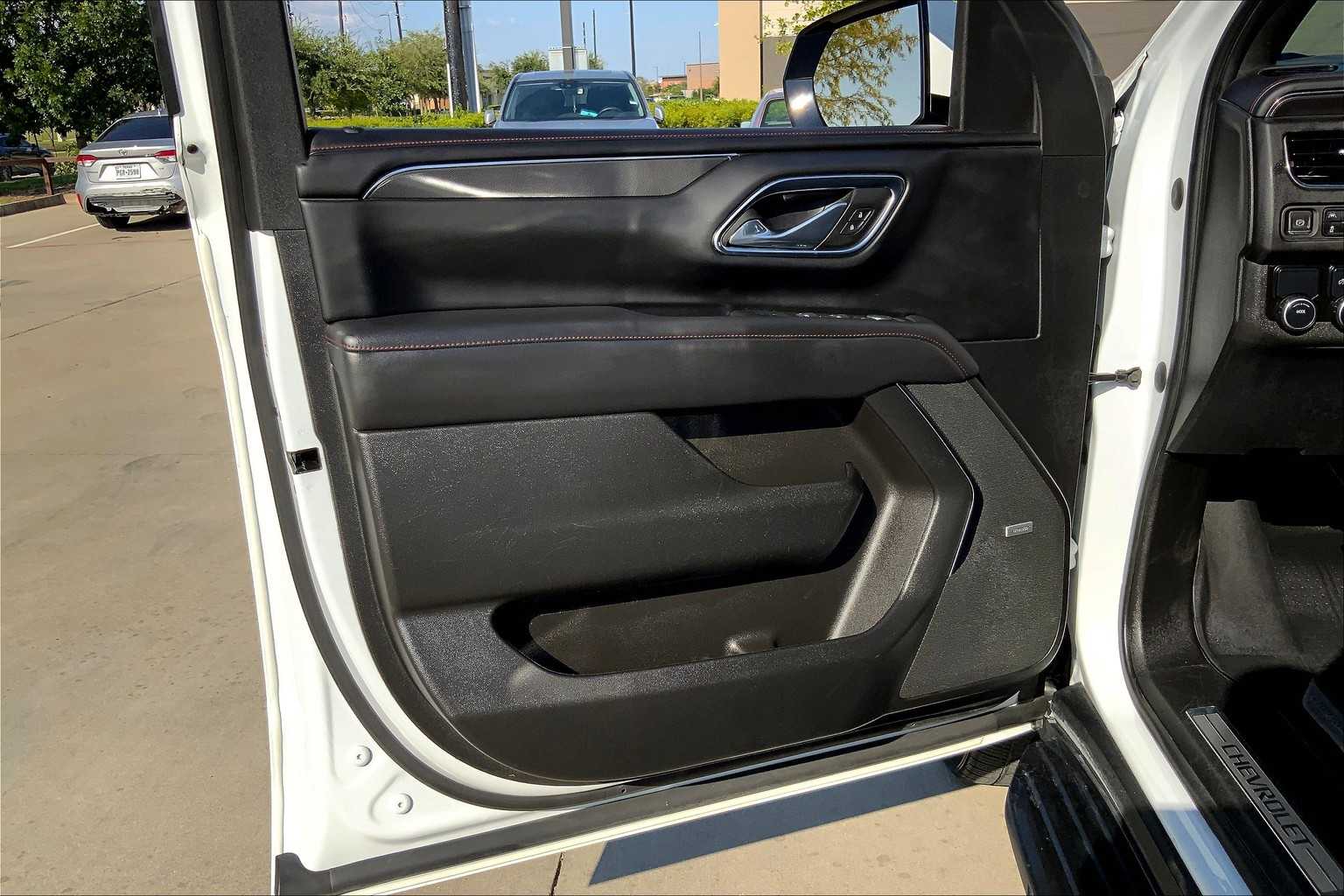 2023 Chevrolet Suburban RST photo 21