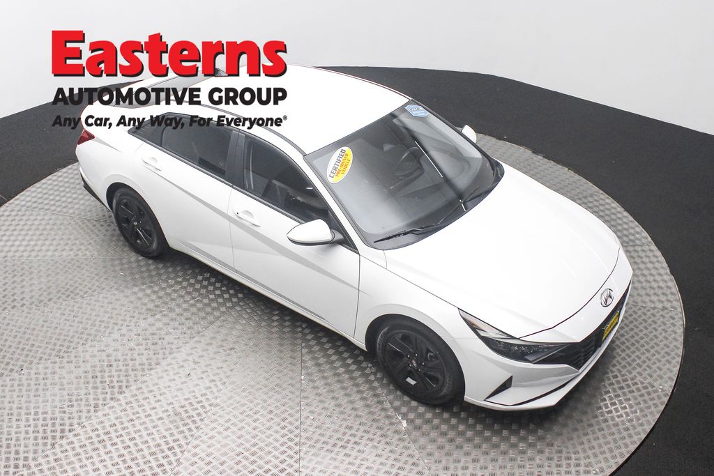 2022 Hyundai Elantra SEL Convenience photo 3