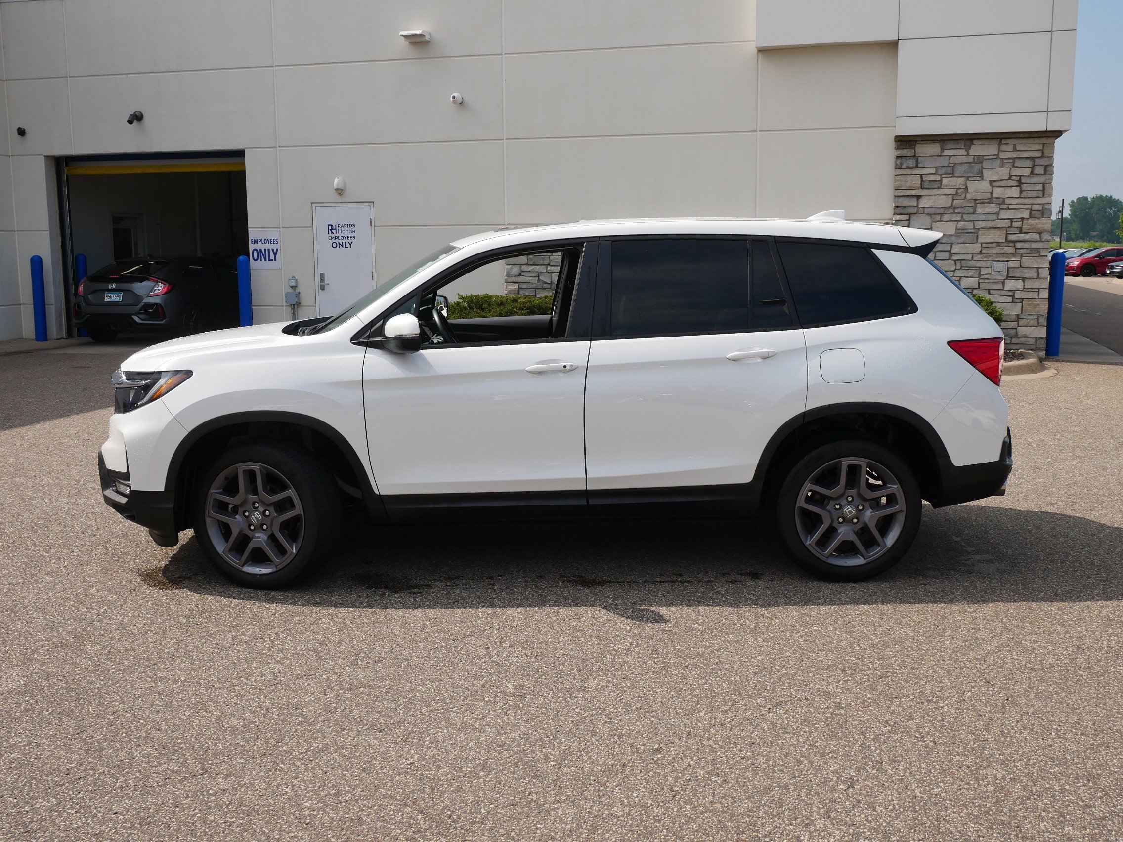 Used 2022 Honda Passport EX-L with VIN 5FNYF8H59NB015797 for sale in Coon Rapids, Minnesota