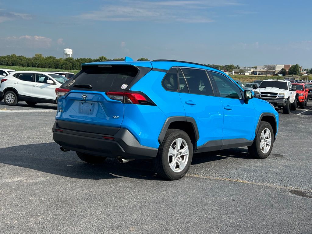 2021 Toyota RAV4 XLE photo 4