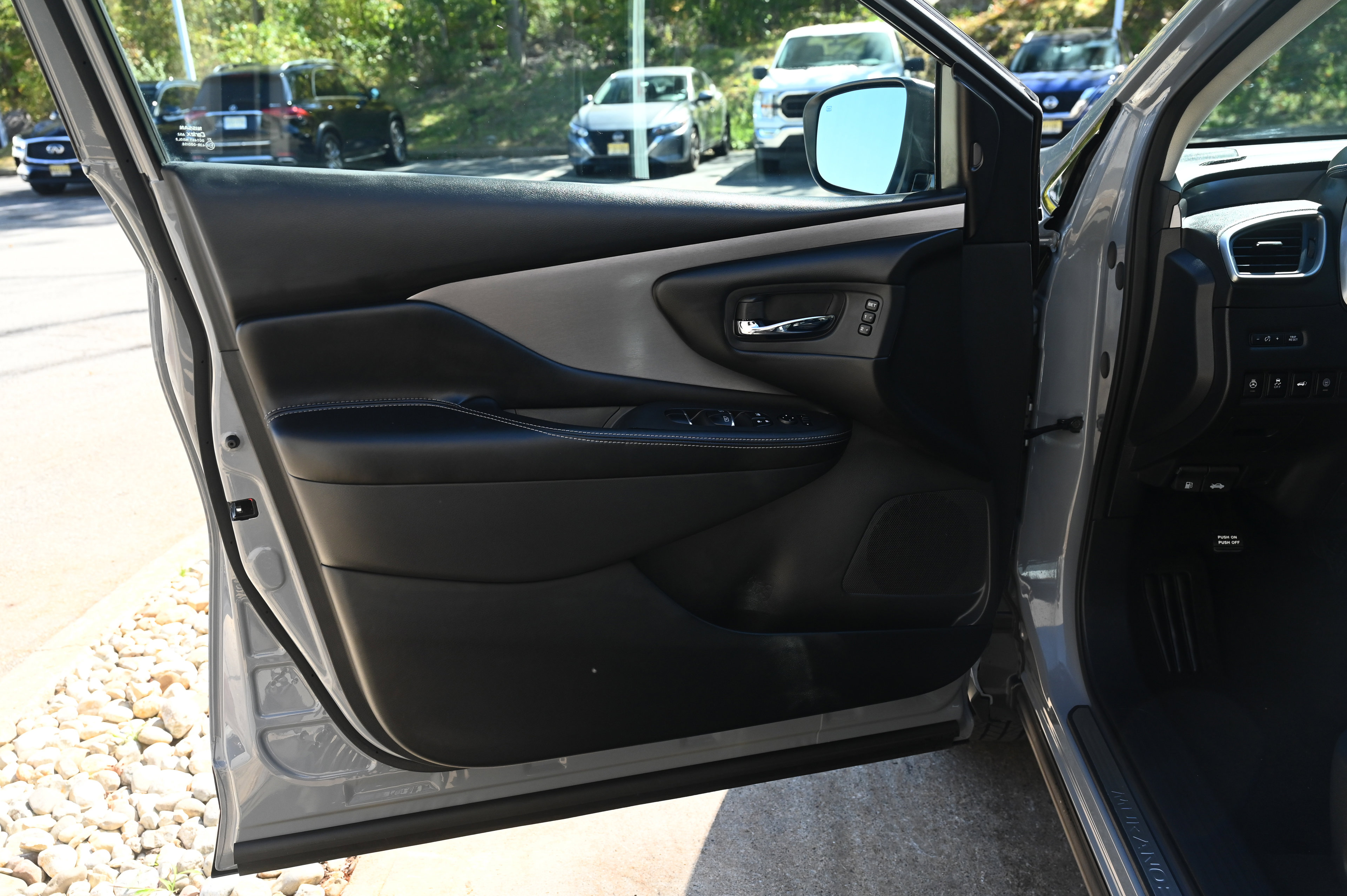 2024 Nissan Murano SL photo 9