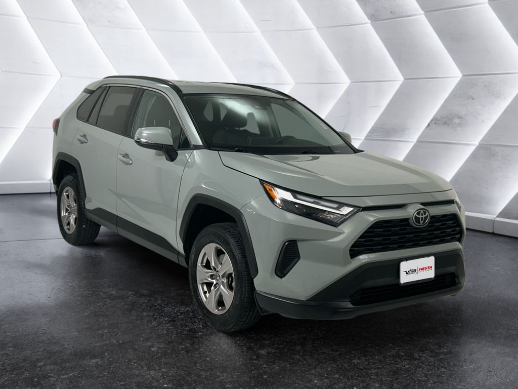 2023 Toyota RAV4 XLE's photo