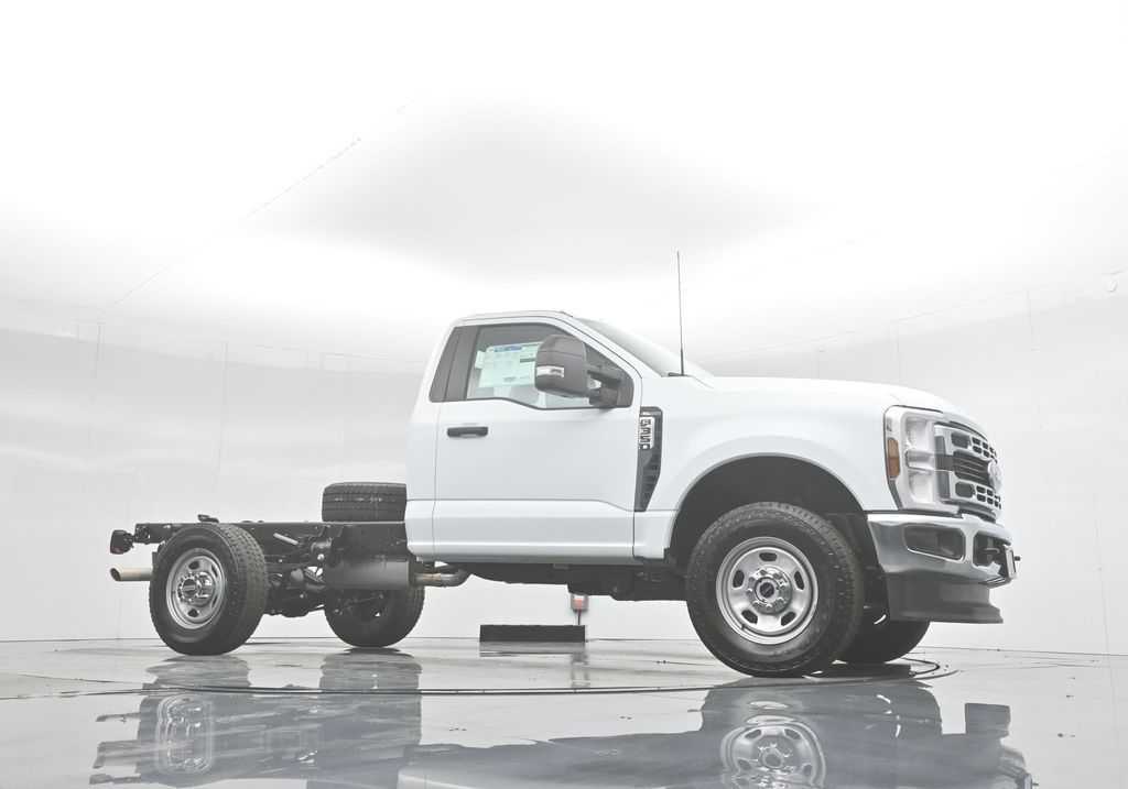 2025 Ford F-350 Super Duty XL