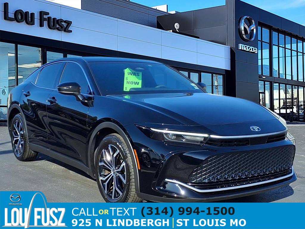 2023 Toyota Crown XLE's photo