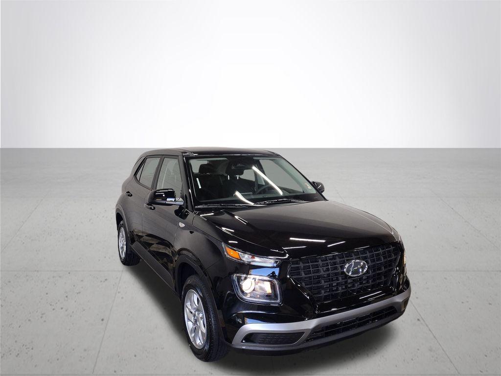 2026 Hyundai Venue SE photo 4