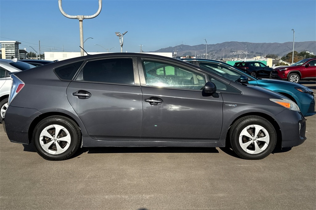 2012 Toyota Prius Three photo 3