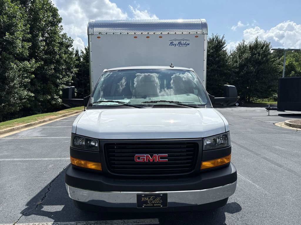 2025 Gmc Savana Cutaway 3500 photo 2