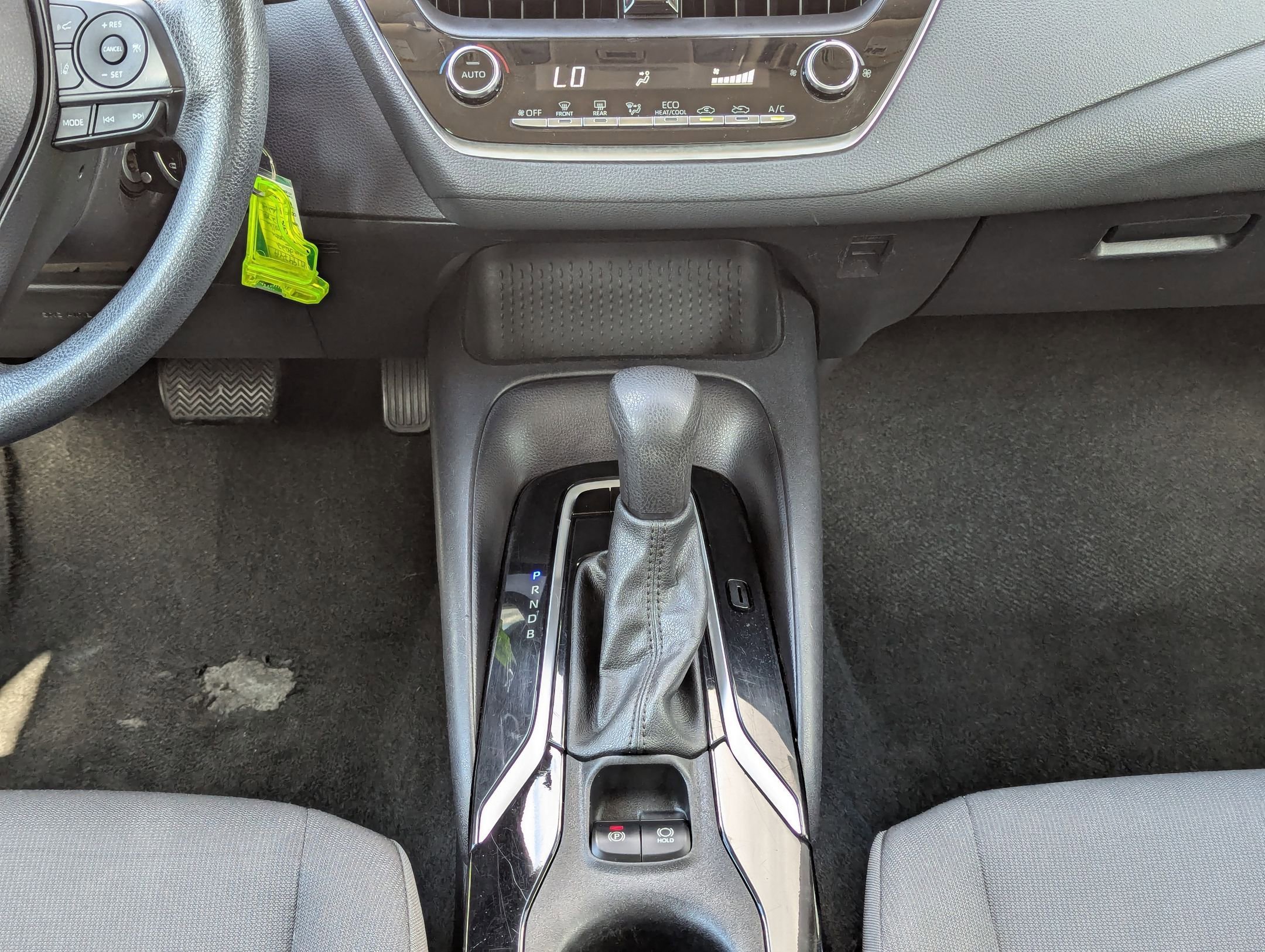 2022 Toyota Corolla LE photo 19