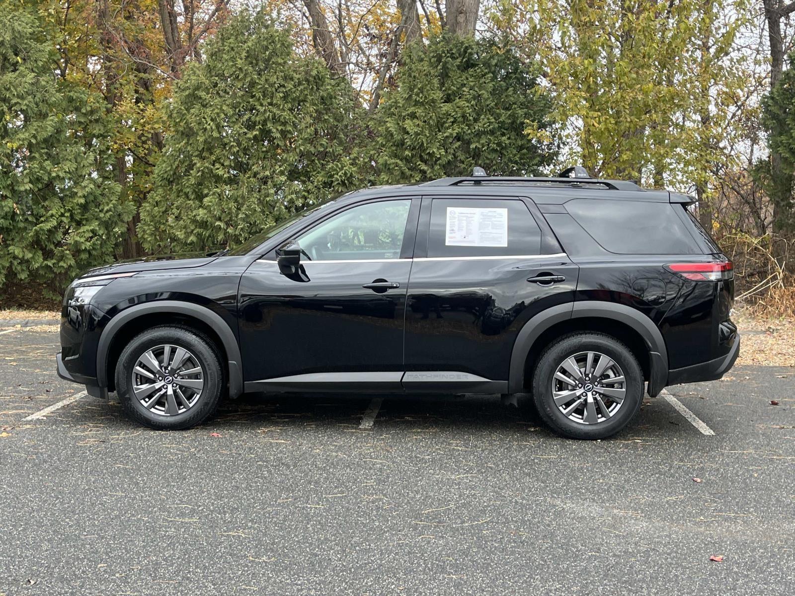 2024 Nissan Pathfinder SV photo 4