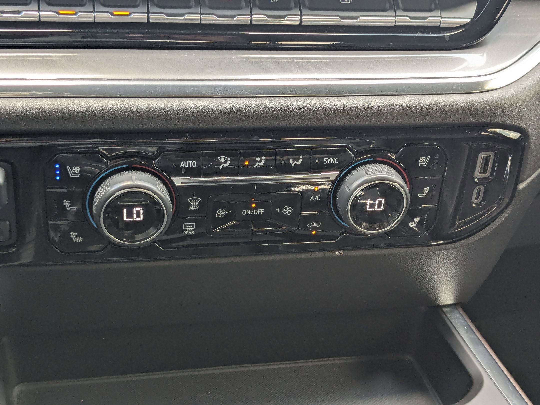 2023 Chevrolet Silverado 1500 High Country photo 25
