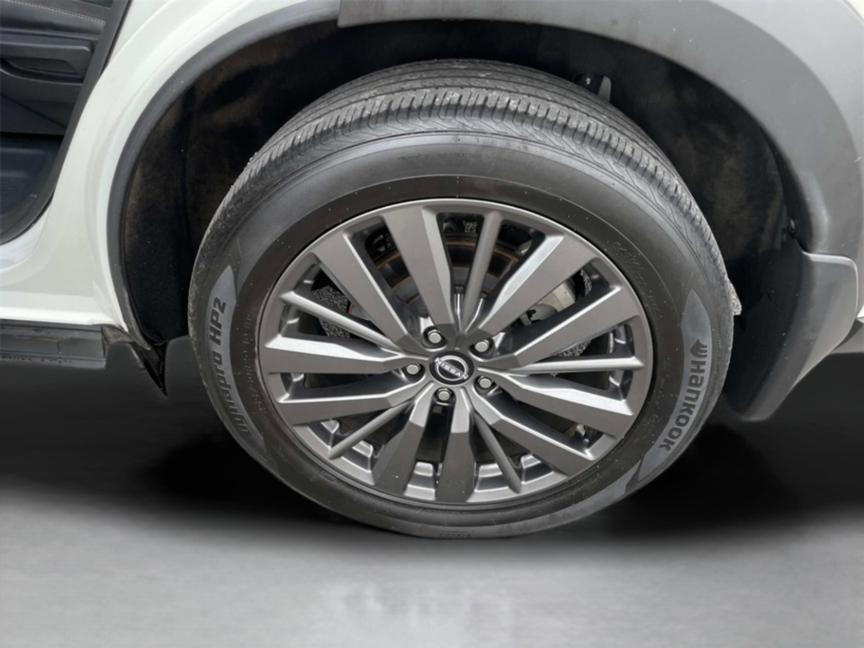 2022 Nissan Pathfinder SL photo 9