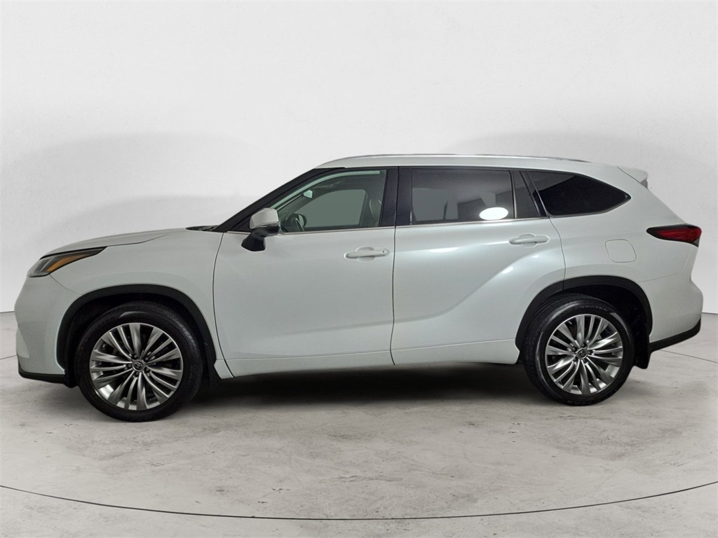2022 Toyota Highlander Platinum photo 2
