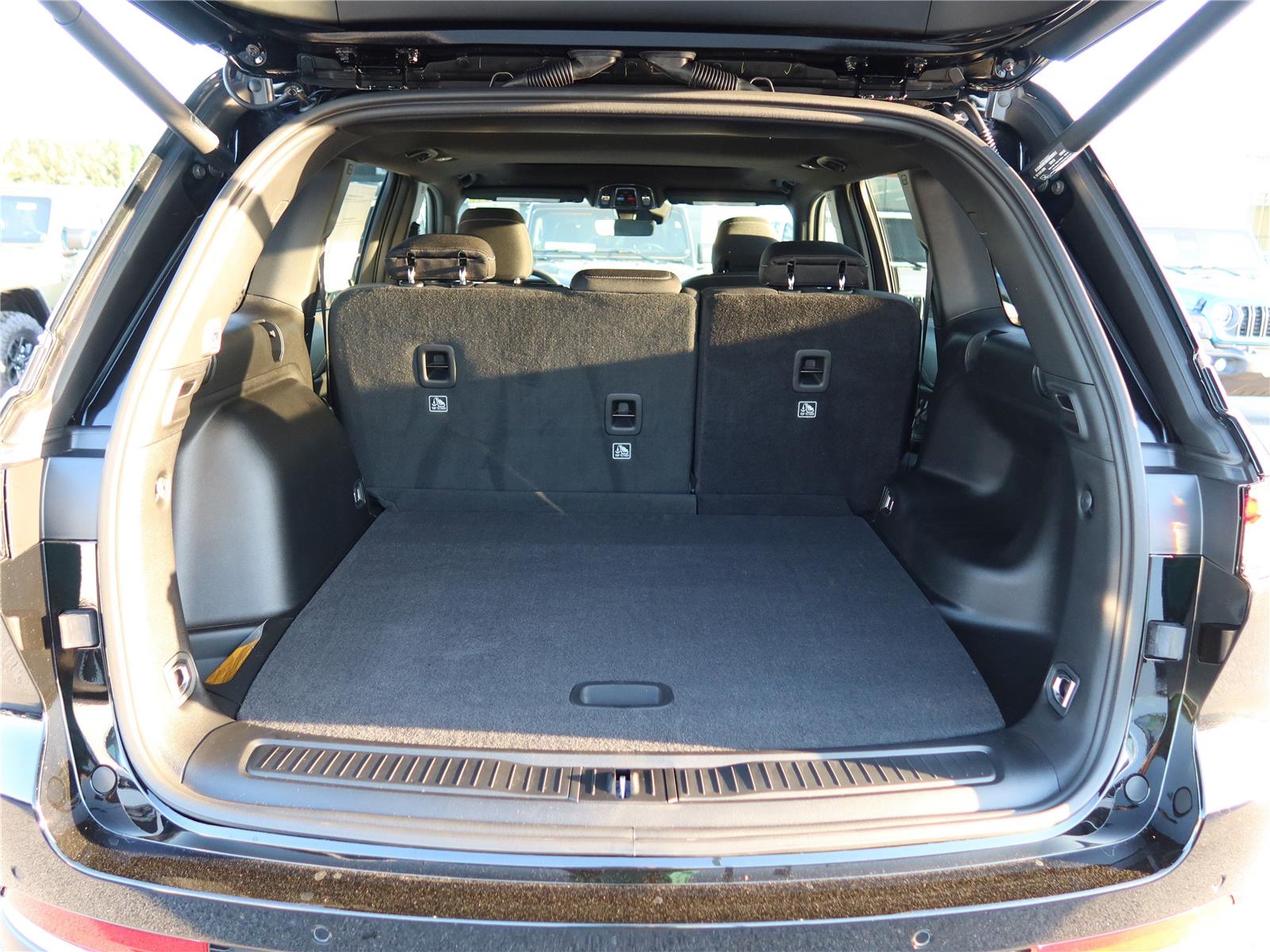 2025 Jeep Grand Cherokee Laredo X photo 4