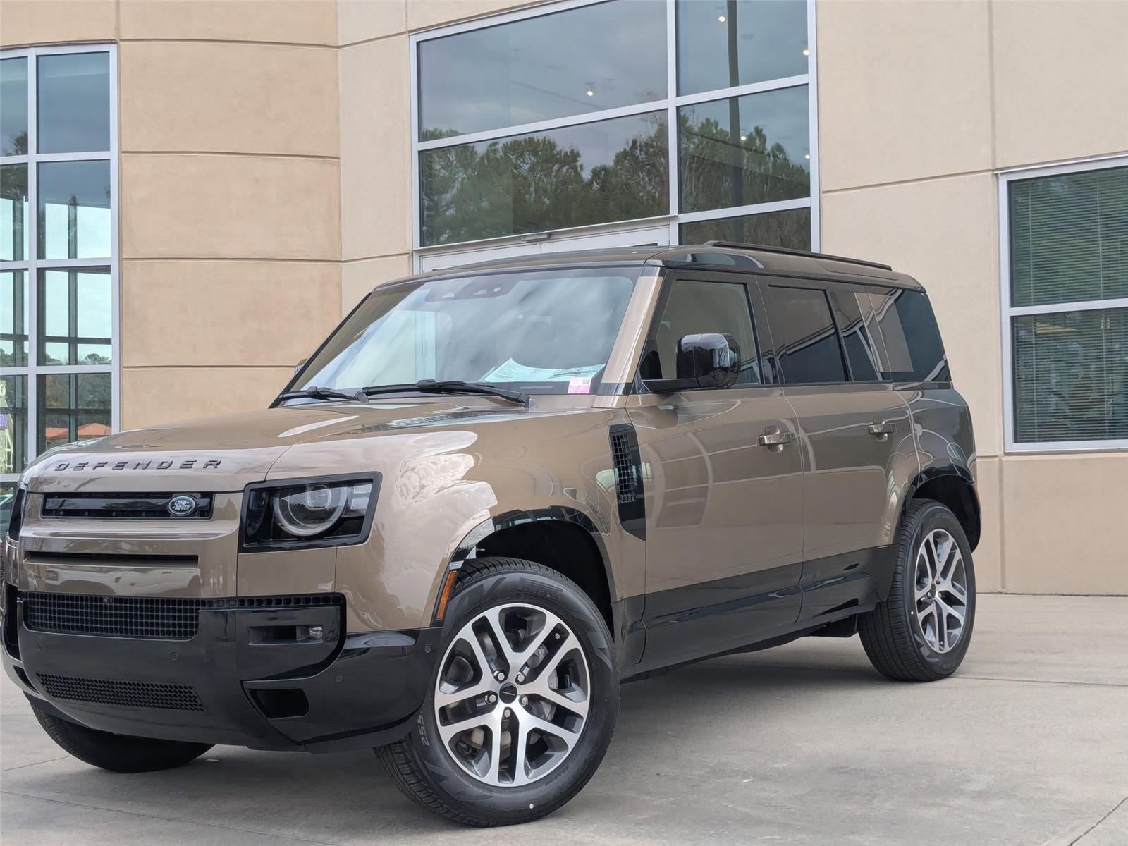 2026 Land Rover Defender X-Dynamic SE's photo