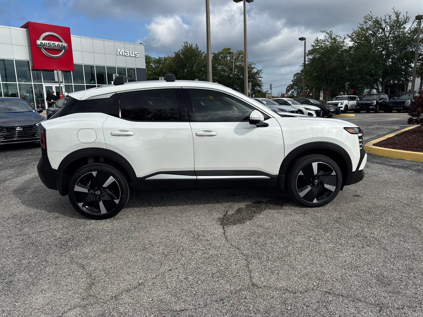 2025 Nissan Kicks SR photo 3