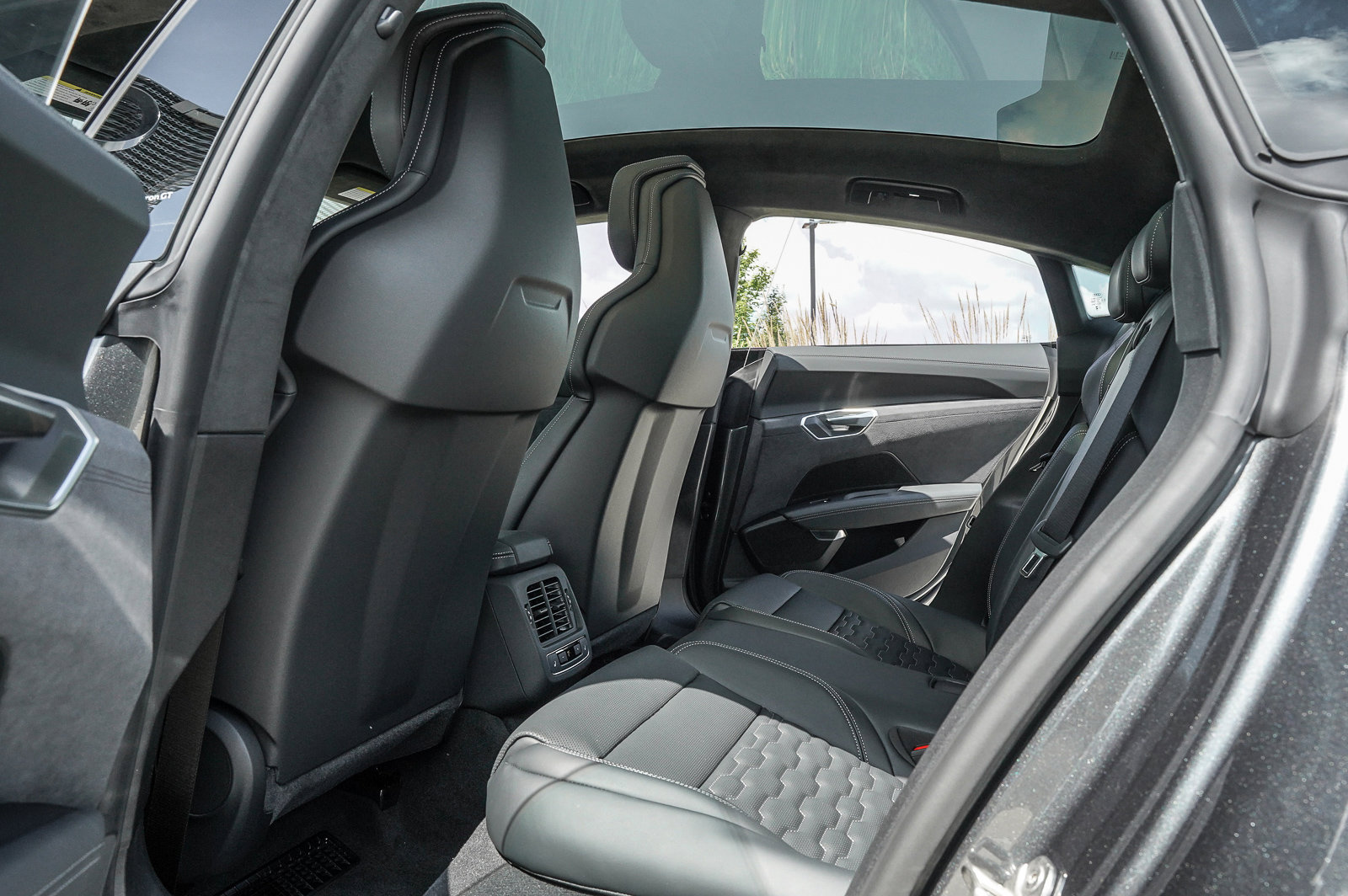 2025 Audi e-tron GT Prestige photo 21