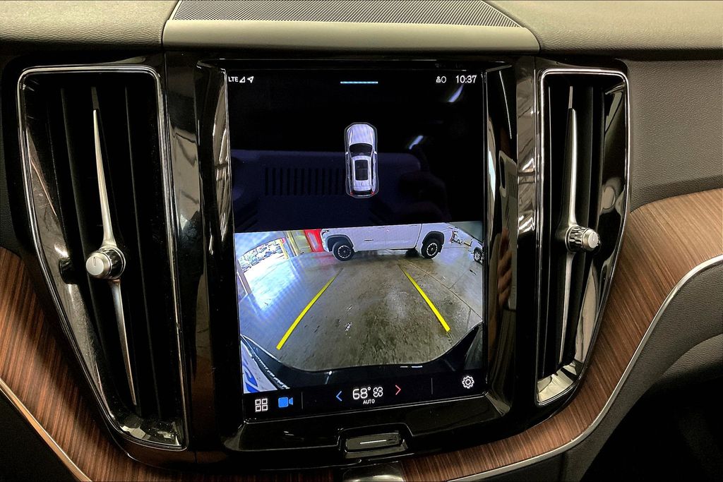 2023 Volvo XC60 B5 Plus photo 19