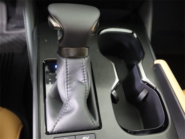 2025 Lexus ES 300h photo 17
