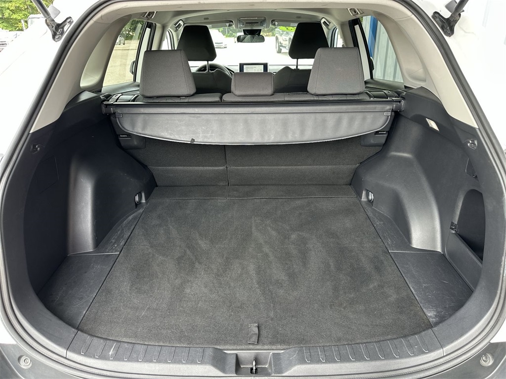 2023 Toyota RAV4 XLE photo 19