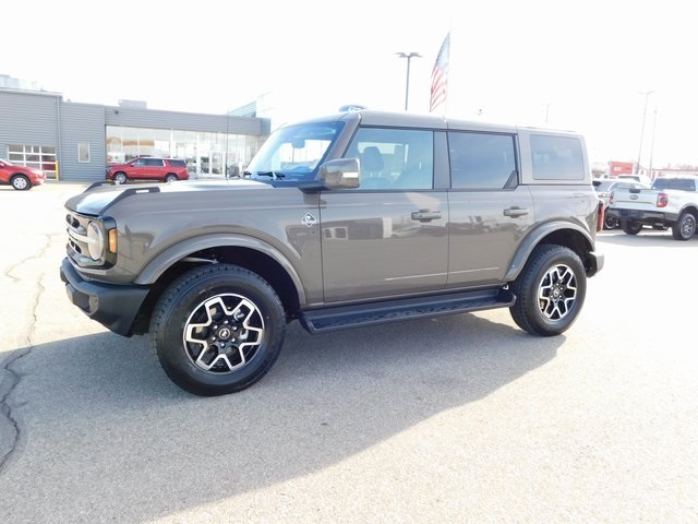 2025 Ford Bronco Outer Banks photo 3
