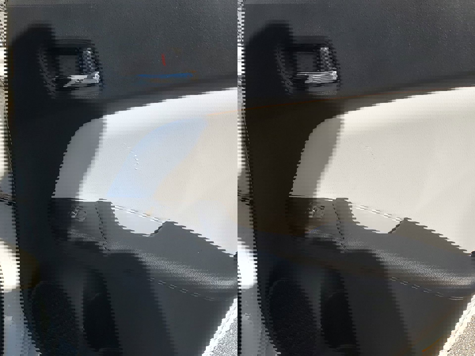 2022 Toyota Prius L photo 33
