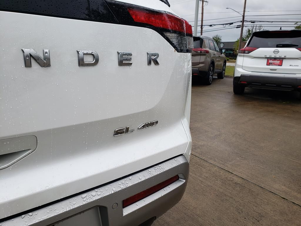 2025 Nissan Pathfinder SL photo 13