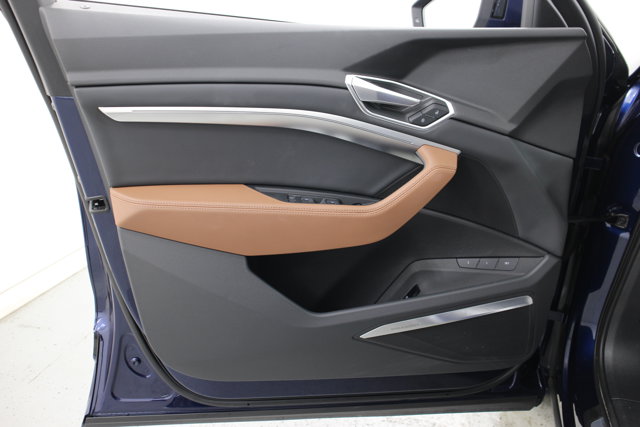 2022 Audi e-tron Premium Plus photo 14