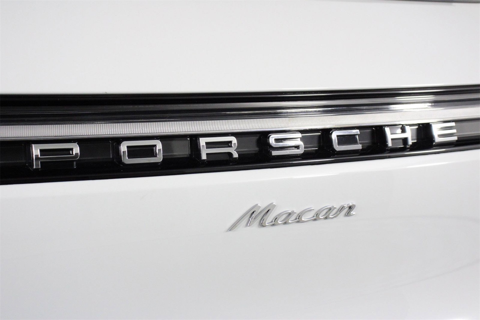 2025 Porsche Macan photo 20