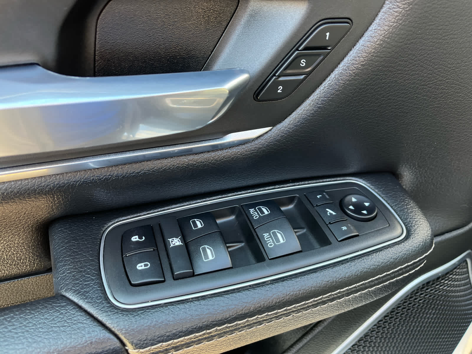 2019 Ram 1500 Laramie photo 16