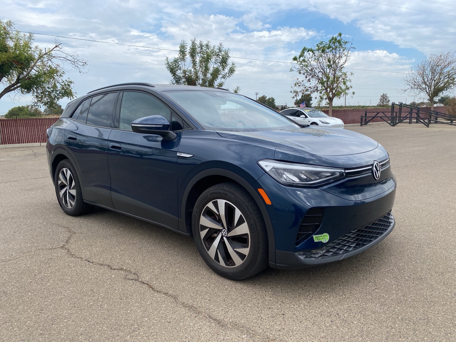 2023 Volkswagen ID.4 Pro photo 3