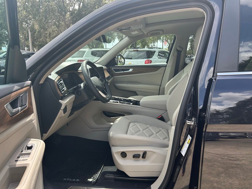 2026 Volkswagen Atlas SE Technology photo 3