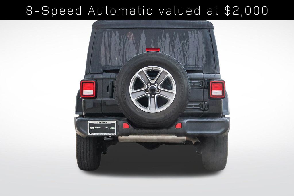 2022 Jeep Wrangler Unlimited Sahara photo 2