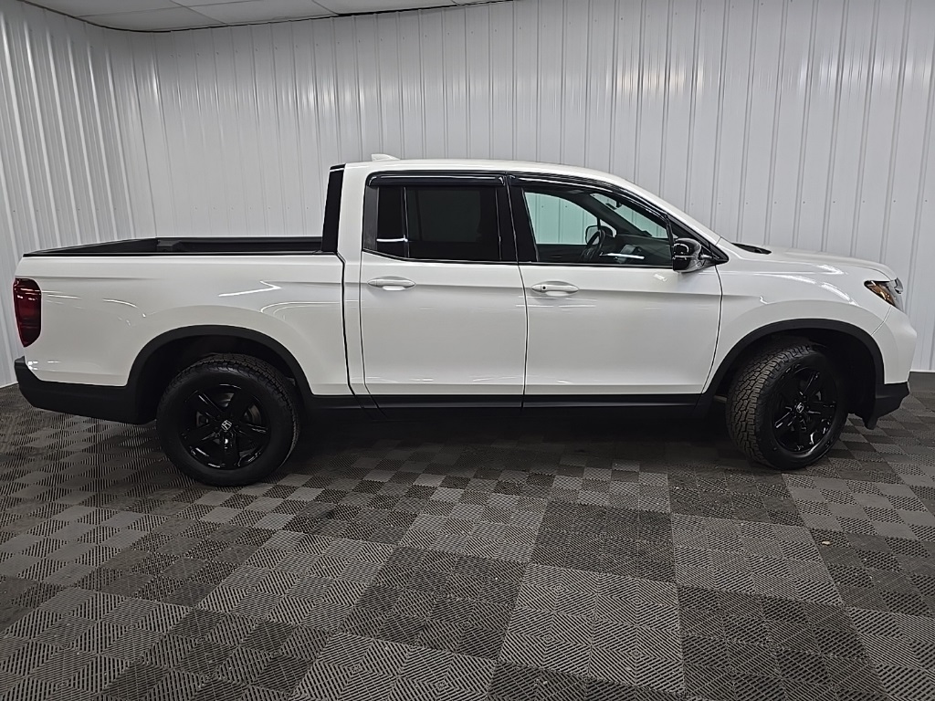 2021 Honda Ridgeline Black Edition photo 2