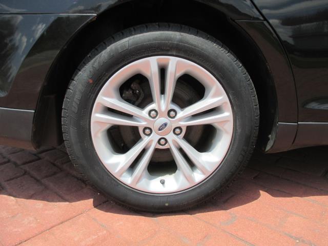 2014 Ford Taurus SEL photo 26