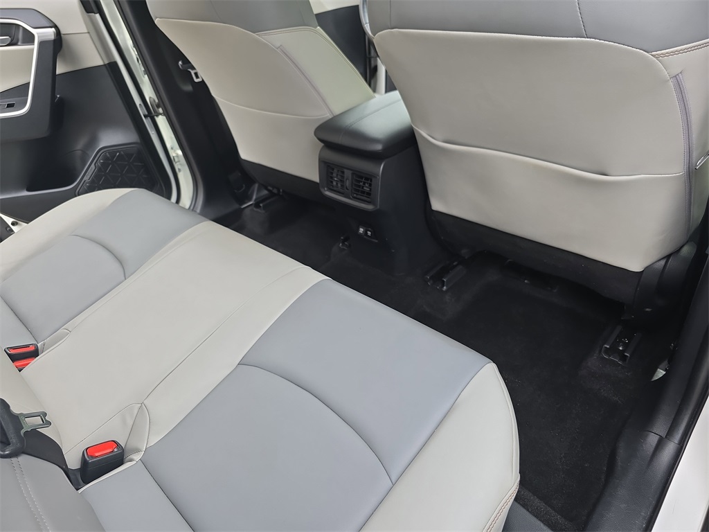 2019 Toyota RAV4 XLE Premium photo 10